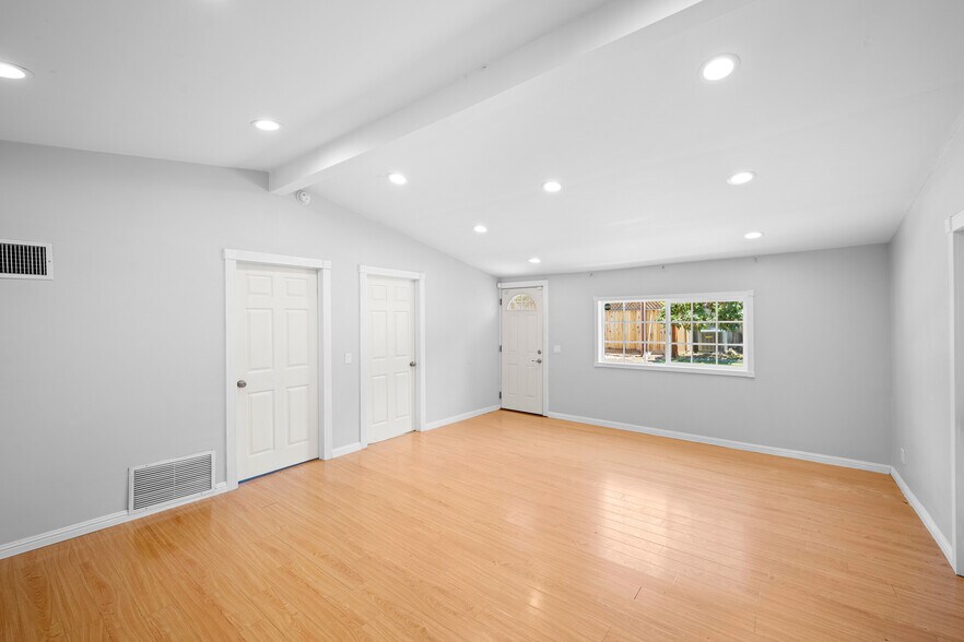 Building Photo - 10617 Wilsey Ave