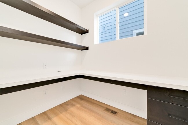 Building Photo - Low Maintenance Meridian Townhome!