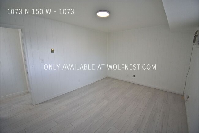 Building Photo - Beautiful 2 Bed Orem Unit! No Deposit Option!