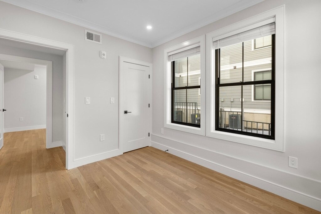 Building Photo - 279 Lamartine St