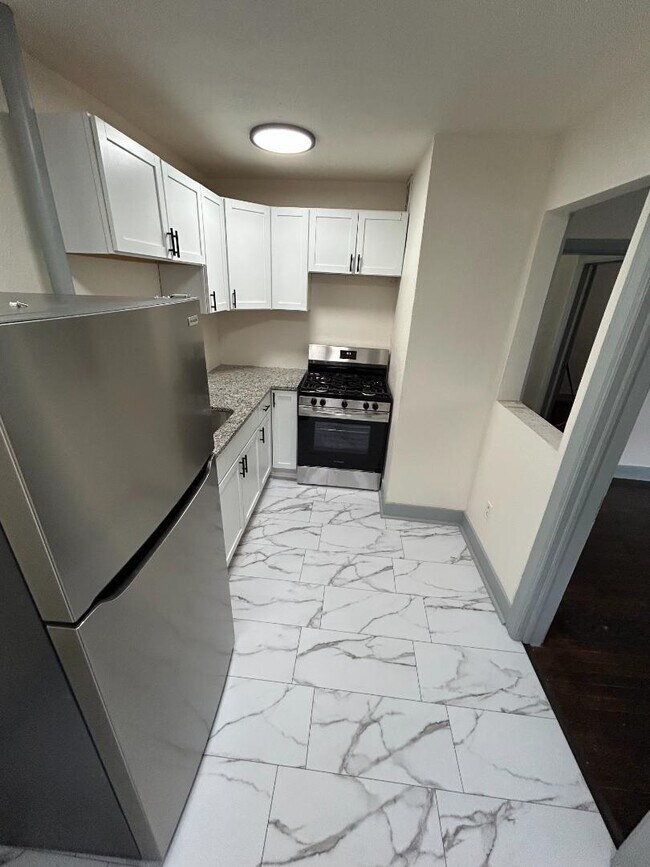 Building Photo - 3708 Summit St