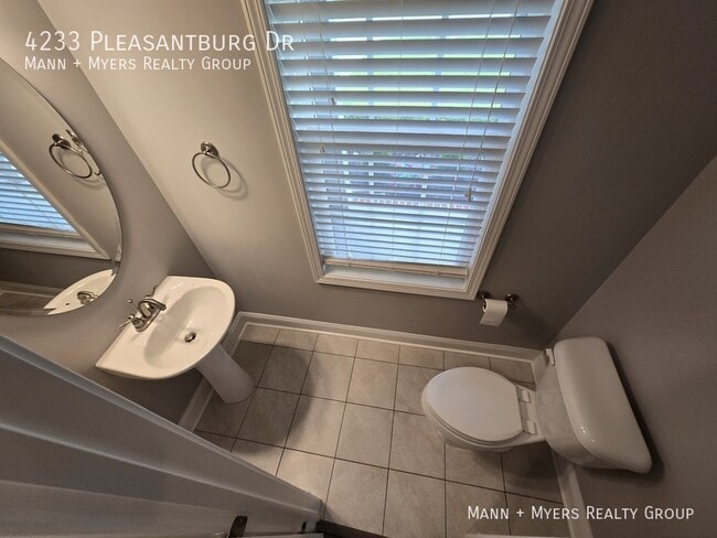 Building Photo - 4233 Pleasantburg Dr