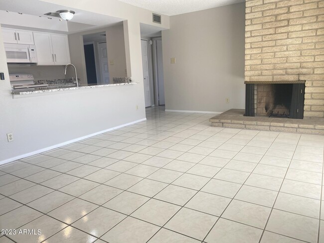 Building Photo - 3633 W Calavar Rd