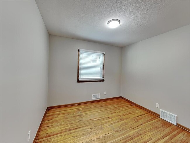 Building Photo - 2921 W 70 1/2 St