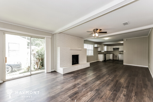 Building Photo - Comfortable 3-Bedroom Brick Home