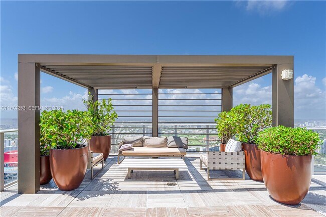 Building Photo - 4010 S Ocean Dr