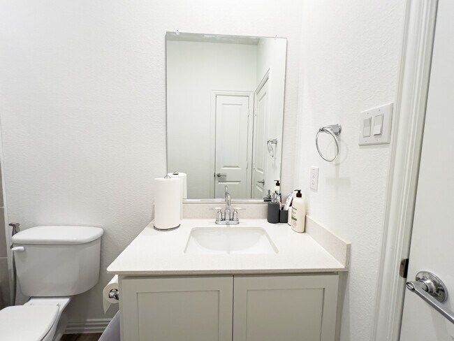 Building Photo - 2533 Olvera Ct
