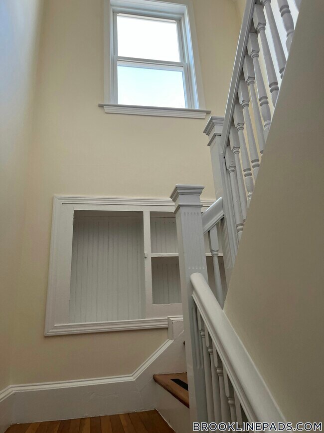 Building Photo - 172 Fuller St