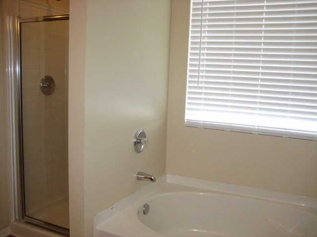 Building Photo - 1215 Lasalle Dr