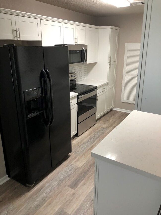 Building Photo - Hewitt Texas 3 Bedroom