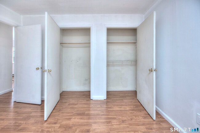 Building Photo - 638 Cove Rd