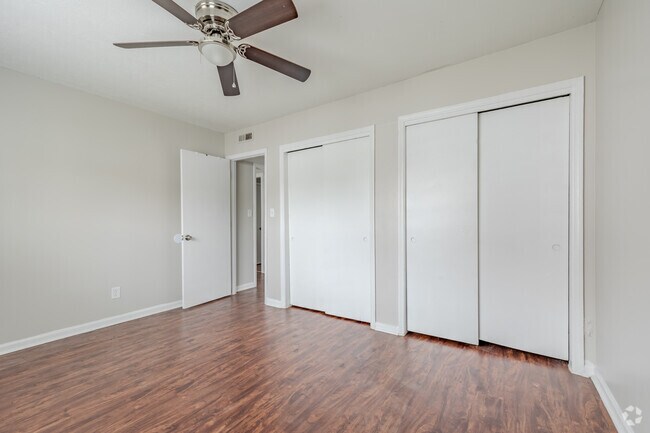 2BR, 2BA - 1000SF - Casa Della Apartments