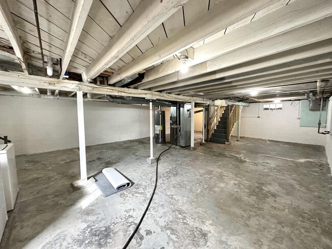 Building Photo - 108 S Hawthorne Ave