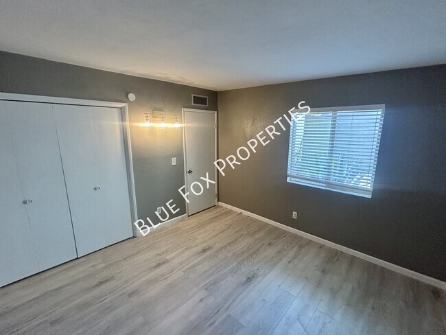 Building Photo - 3456 N Richland Dr