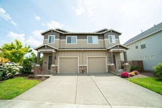 Building Photo - Newer Construction Townhome in Canby