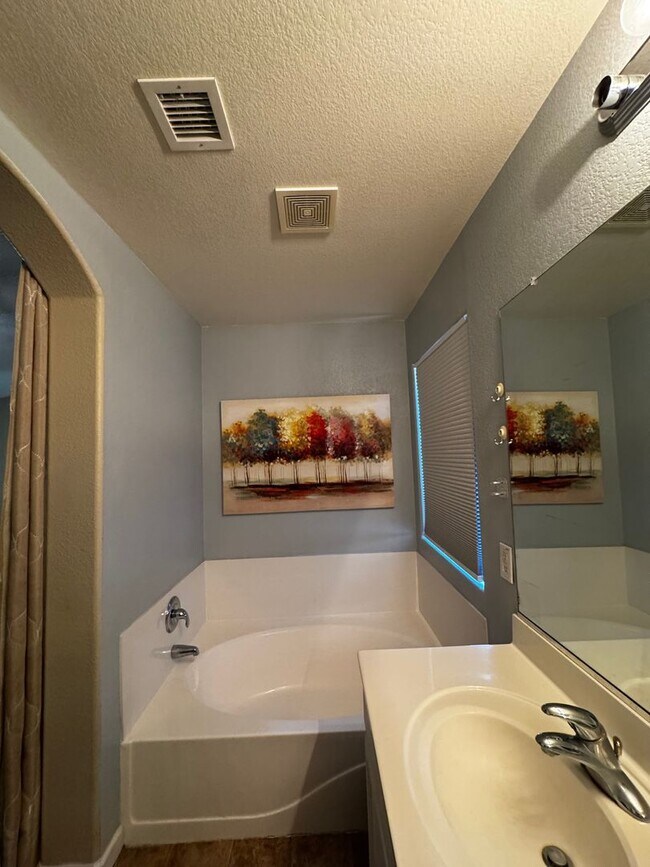 Building Photo - 4 BEDROOM WITH POOL IN DYNAMITE RANCH