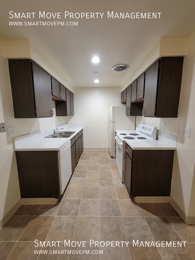 Building Photo - 2561 Targee-