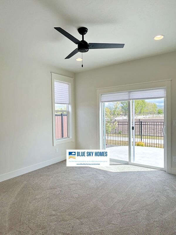 Building Photo - 370 N Sauer River Ave