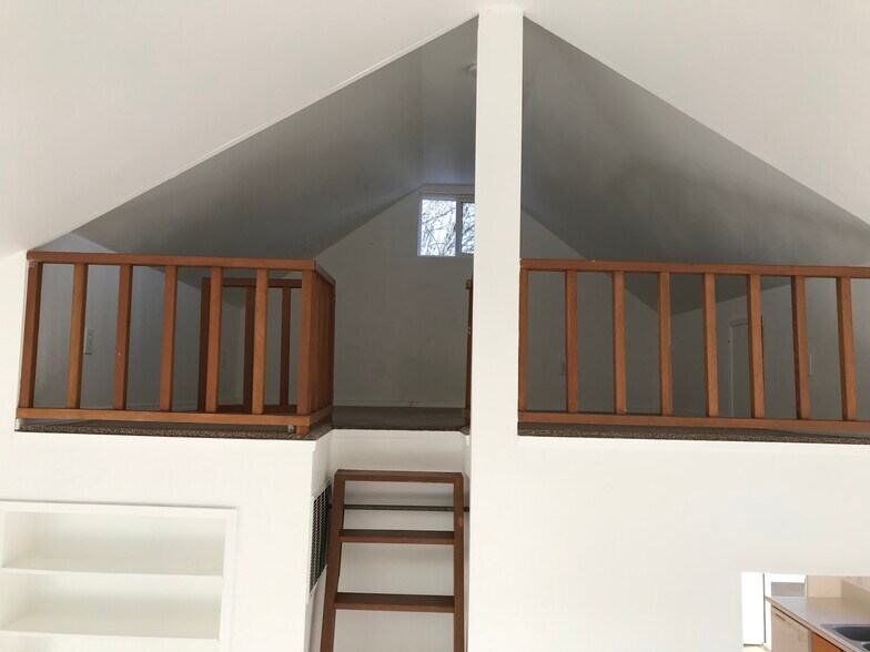 House: loft - 1609 7th Ave SE