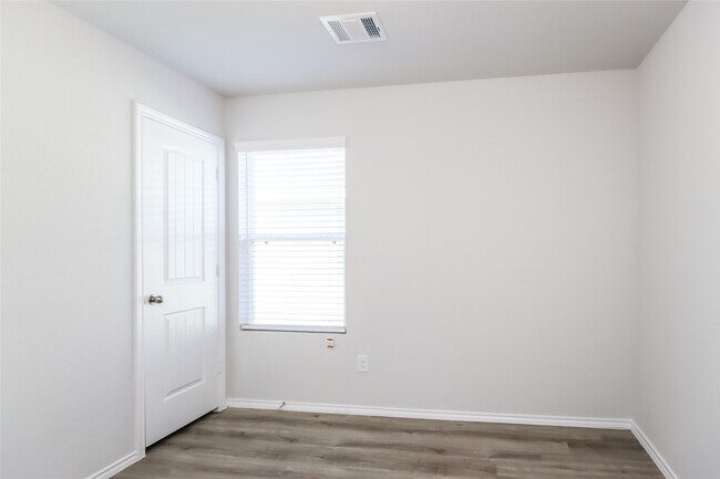 Building Photo - 17367 Cuthbert St