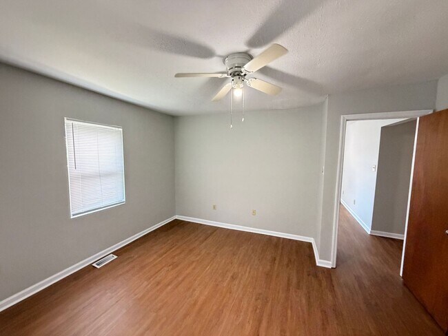 Building Photo - Renovated 2 Bedroom 1 full bath House! All new luxury vinyl flooring