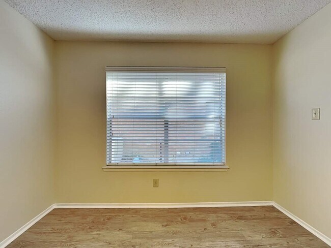 Building Photo - 5418 Mossgrey Ln