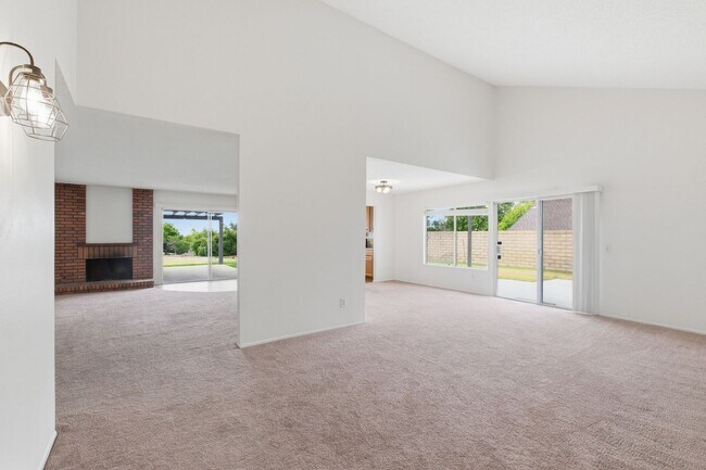 Building Photo - 5923 Burgundy Ave