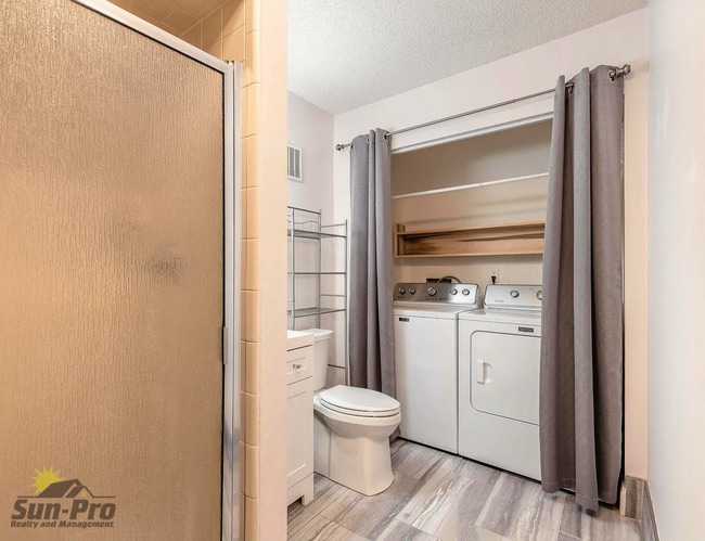 Building Photo - 2089 Oak Meadow Cir