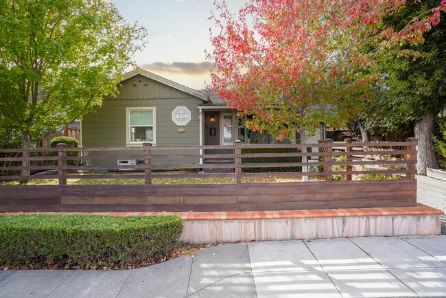 Building Photo - 610 Topaz St