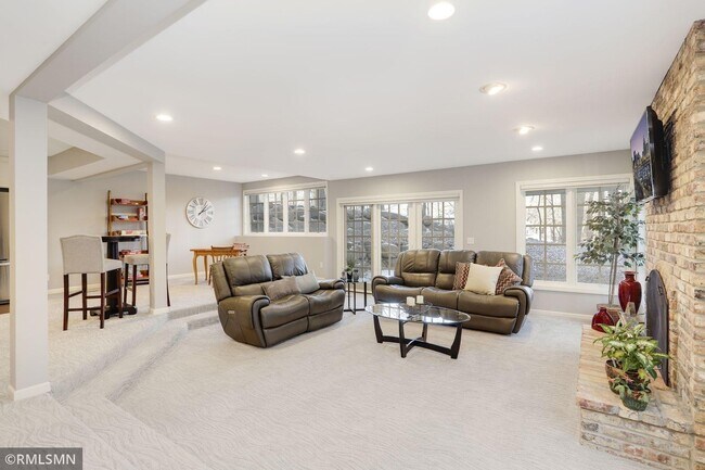 Building Photo - 14888 Pondview Cir