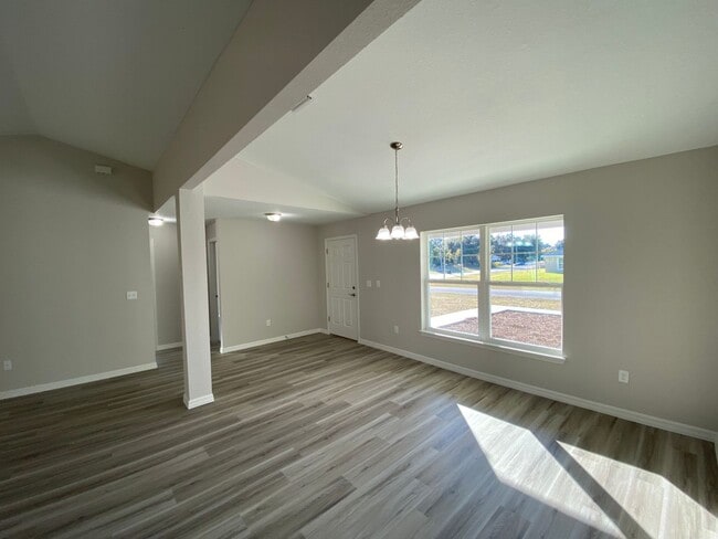 Building Photo - Custom Home - Desirable SW Ocala Neighborhood 3/2/2 **Won't Last**