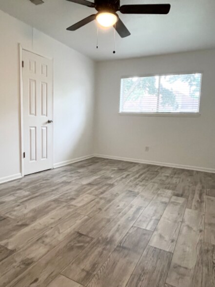 Building Photo - 10707 Scenic Dr