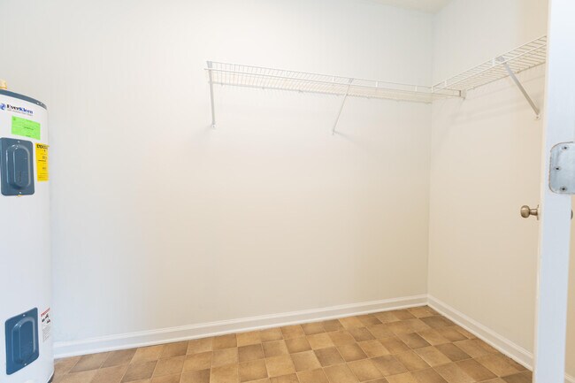 Building Photo - 144 S Killarney Ln