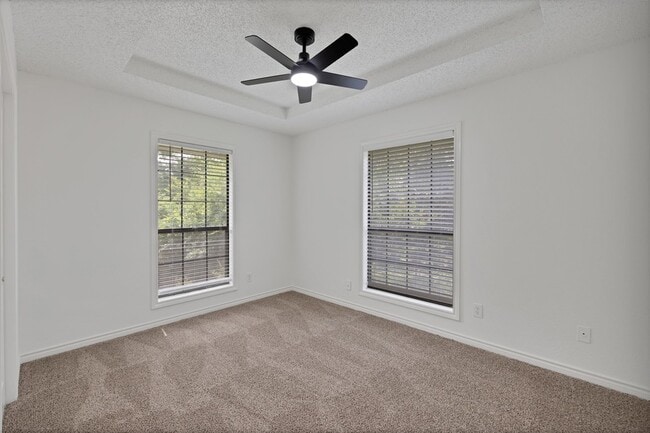 Building Photo - 4219 Oak Springs Dr