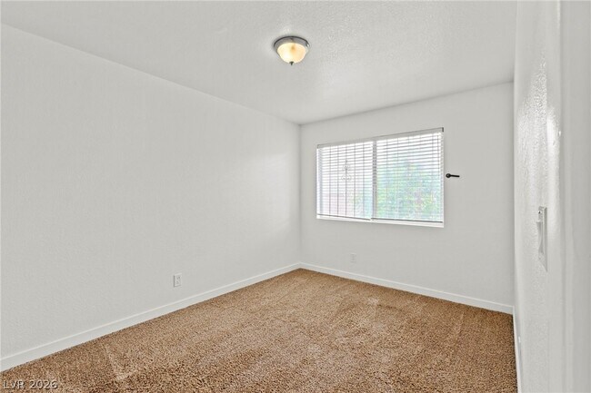 Building Photo - 2212 Silver Pine Dr