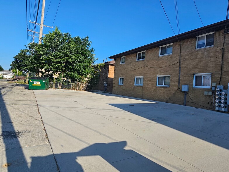 Building Photo - 7825 W Hampton Ave