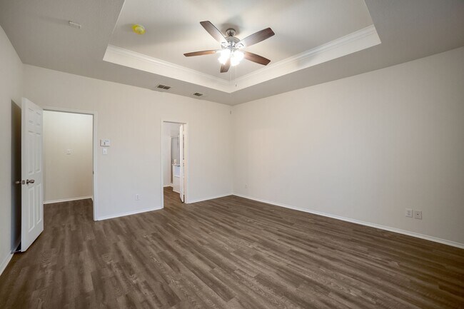 Building Photo - 27110 Saddlefoot Way