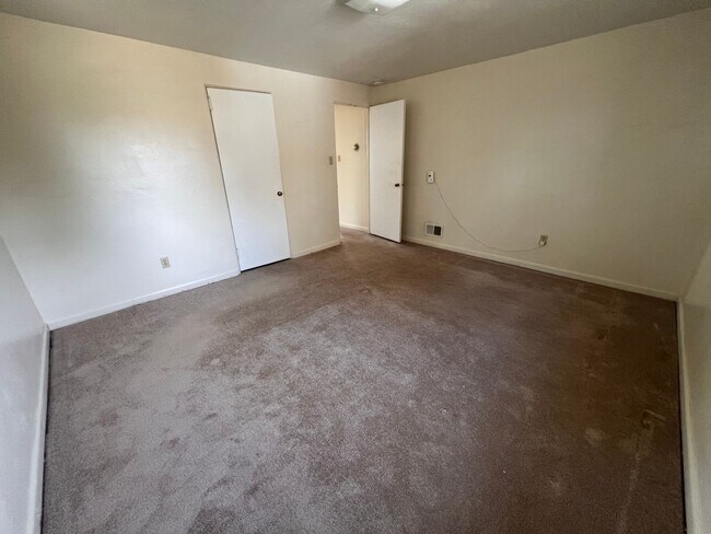 Building Photo - 1121 Clippert St