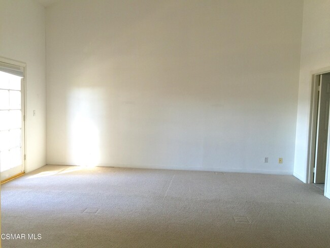 Building Photo - 3087 E Hillcrest Dr