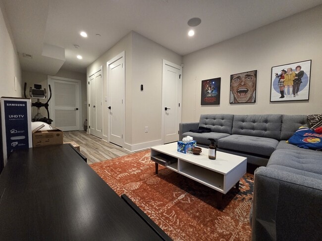 Building Photo - 1227 N Leithgow St