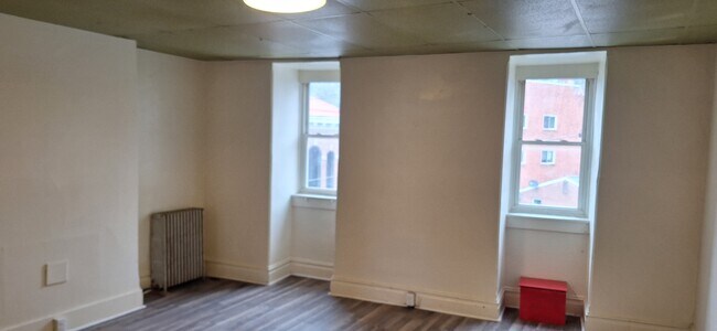 Building Photo - 509 S Main St