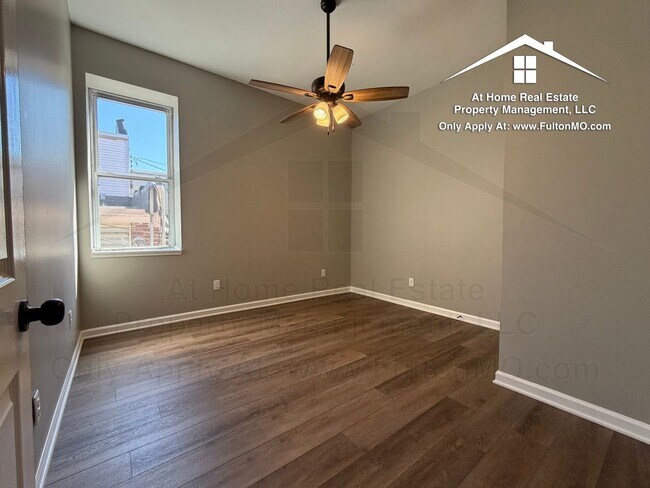 Building Photo - 13 W 5th St