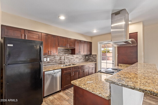 Building Photo - 312 E Hermosa Dr