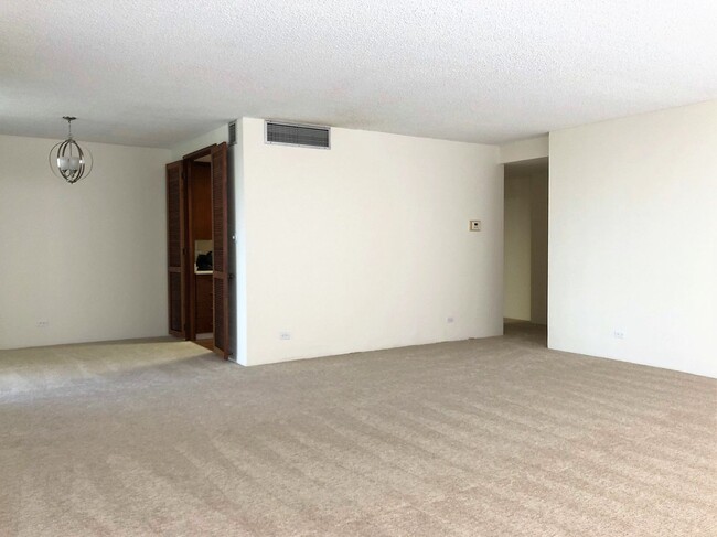 Building Photo - 3BR/2BA/1PK - Regency at Kahala