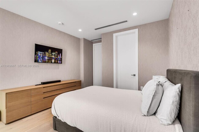 Building Photo - 285 W Mashta Dr