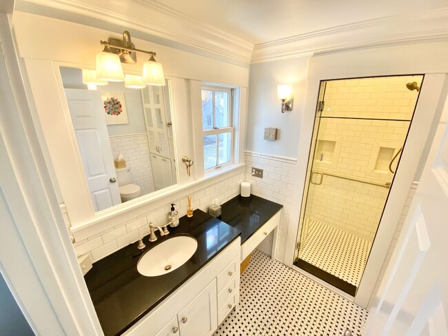 Building Photo - Charming 3-Bedroom 2-Bathroom Ranch in Laurel Hill Available 6/1