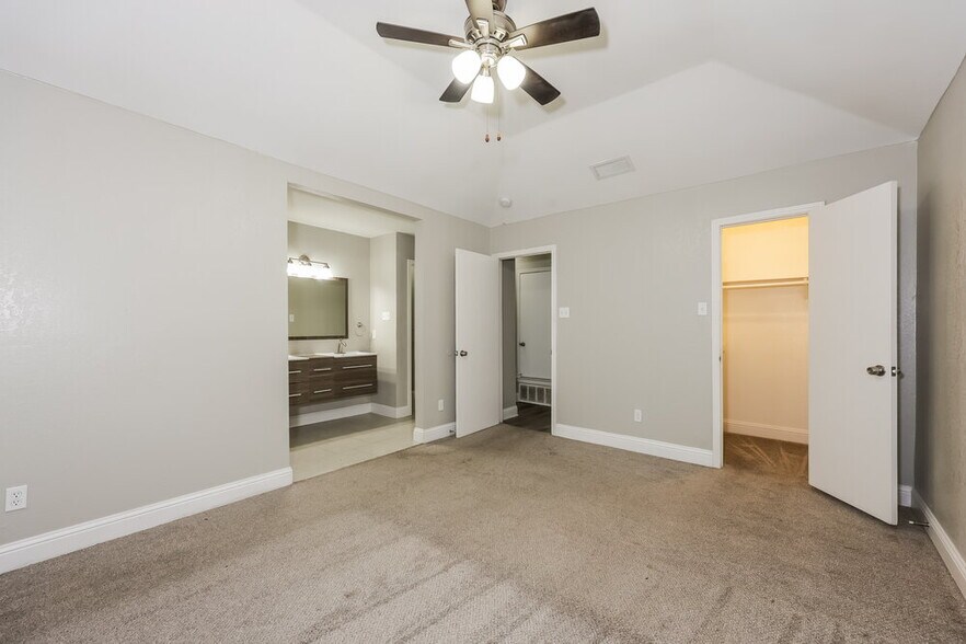 Building Photo - 7051 S Meadow Dr E