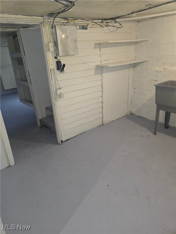 Building Photo - 10002 Parkview Ave