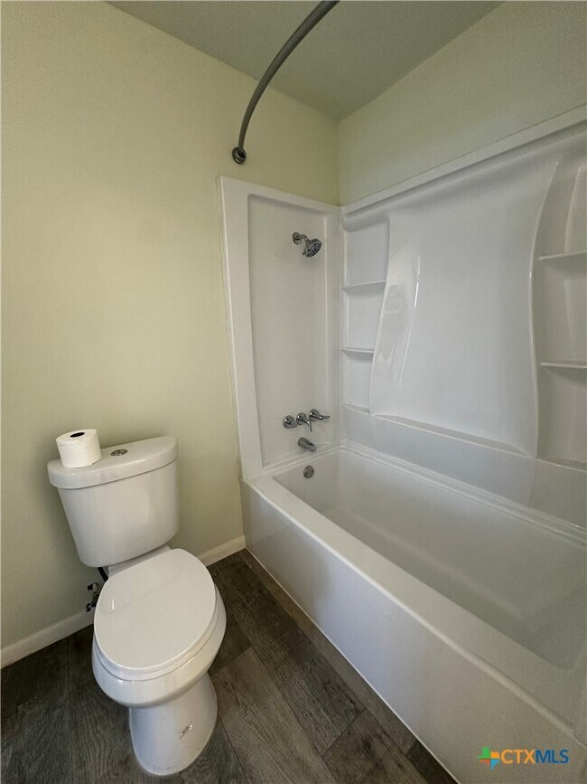 Building Photo - 714 S River St