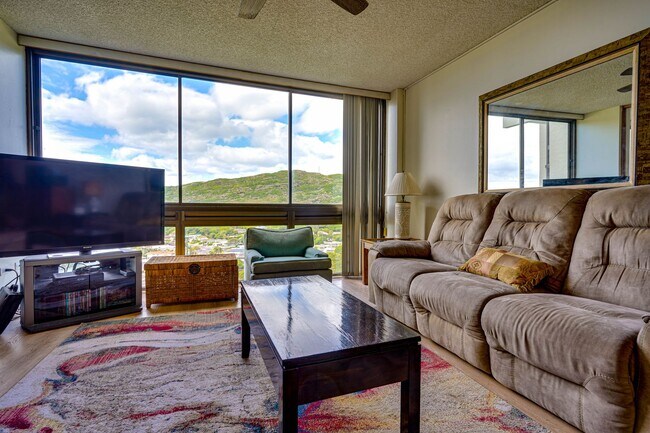 Building Photo - Hawaii Kai Condo with Resort-like Amenitie...